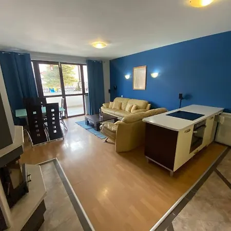 Two Bedroom In Winslow Elegance With Fireplace And South Facing Balcony Апартамент Банско