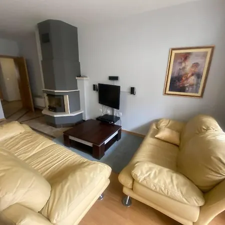 Two Bedroom In Winslow Elegance With Fireplace And South Facing Balcony *