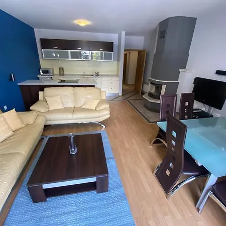 Апартамент Two Bedroom In Winslow Elegance With Fireplace And South Facing Balcony
