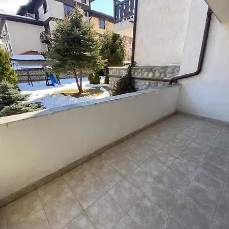 Two Bedroom In Winslow Elegance With Fireplace And South Facing Balcony Апартамент