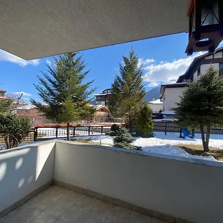 Two Bedroom In Winslow Elegance With Fireplace And South Facing Balcony *