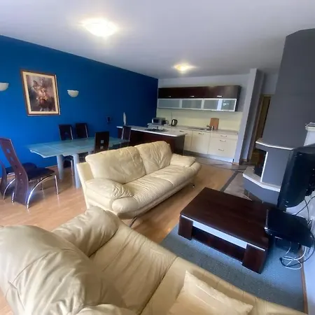 Two Bedroom In Winslow Elegance With Fireplace And South Facing Balcony Апартамент *
