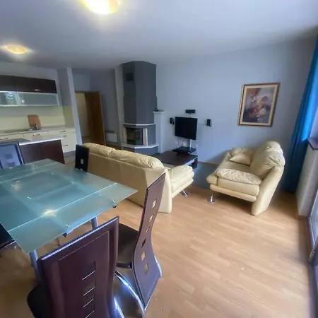 Апартамент Two Bedroom In Winslow Elegance With Fireplace And South Facing Balcony Банско