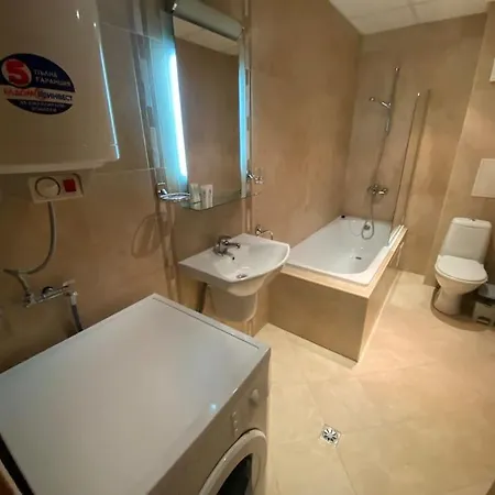 Two Bedroom In Winslow Elegance With Fireplace And South Facing Balcony Апартамент Банско