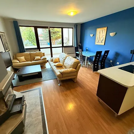 Апартамент Two Bedroom In Winslow Elegance With Fireplace And South Facing Balcony Банско