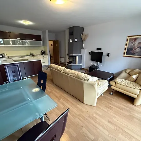 Апартамент Two Bedroom In Winslow Elegance With Fireplace And South Facing Balcony *