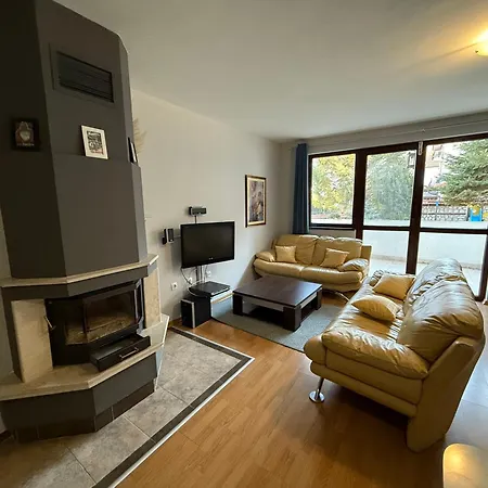 Two Bedroom In Winslow Elegance With Fireplace And South Facing Balcony Апартамент Банско