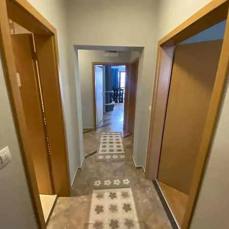 Two Bedroom In Winslow Elegance With Fireplace And South Facing Balcony Apartamento *