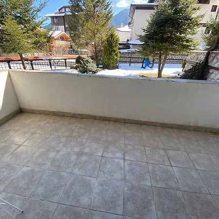Apartment Two Bedroom In Winslow Elegance With Fireplace And South Facing Balcony *
