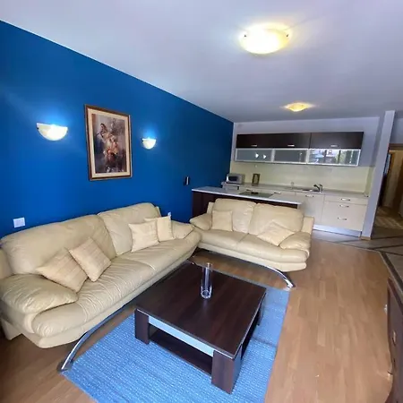 Apartment Two Bedroom In Winslow Elegance With Fireplace And South Facing Balcony *
